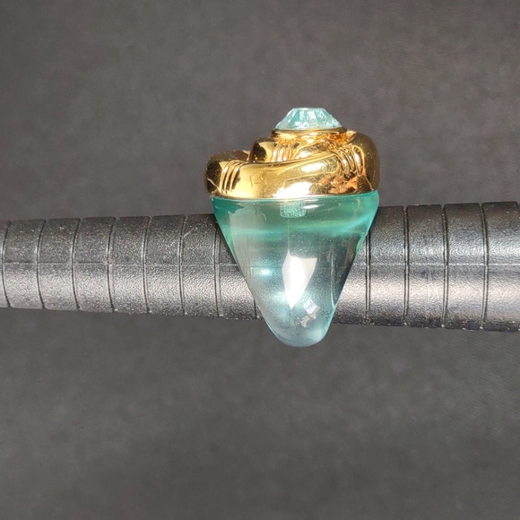 Nautilus Shell Lucite Ring - Picture 7 of 9